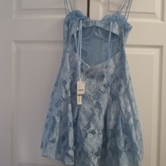 Dress - Picture 11 of 16